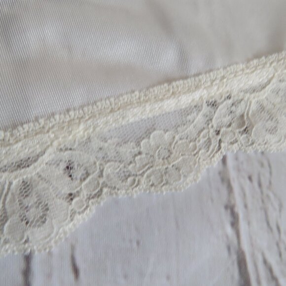 Vintage Off White/Cream Full Slip With Wide Lace V Neck, Size 38 - Picture 6 of 8